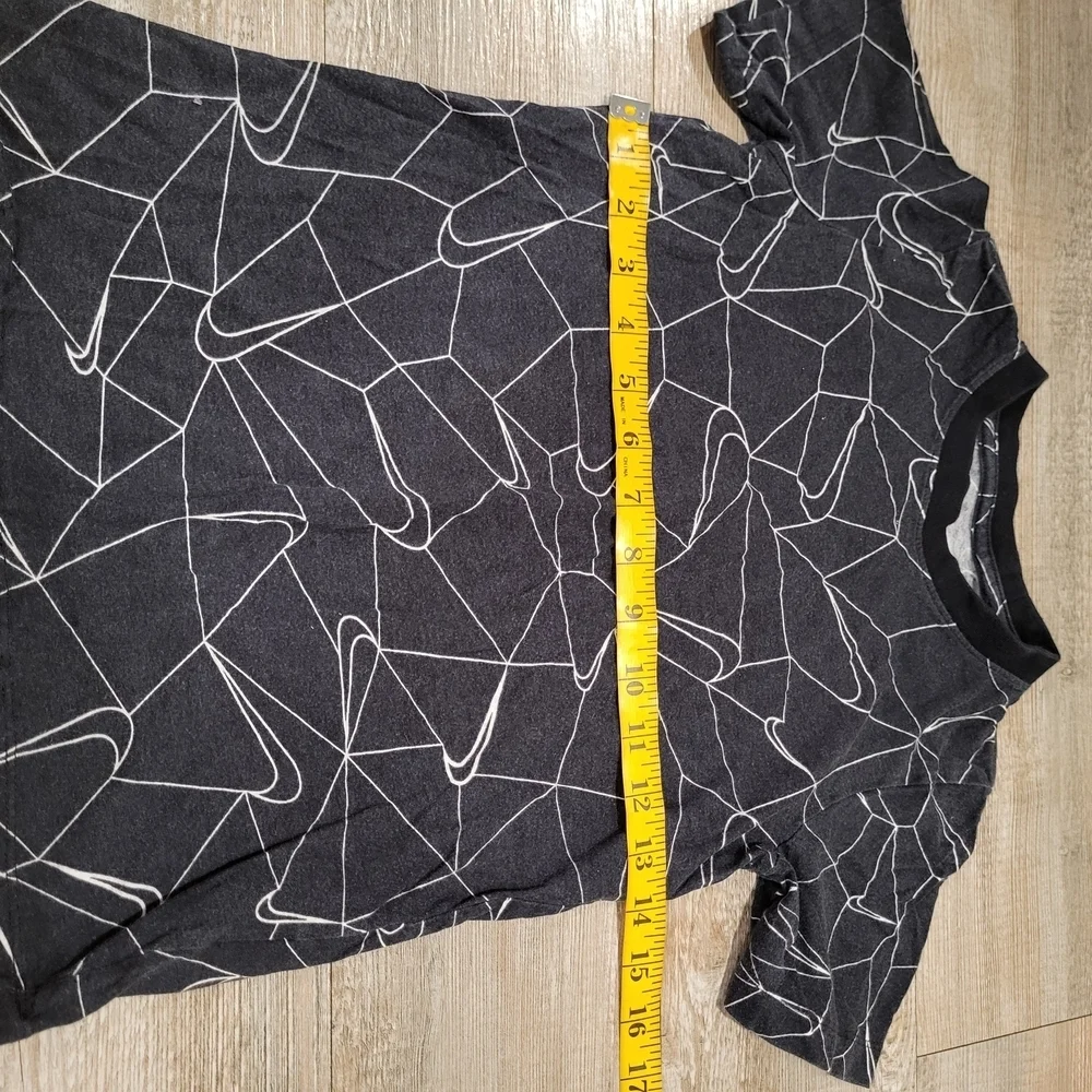 Nike The Nike Tee Youth Boys Graphic Short Sleeve Tee Shirt Size Small Black